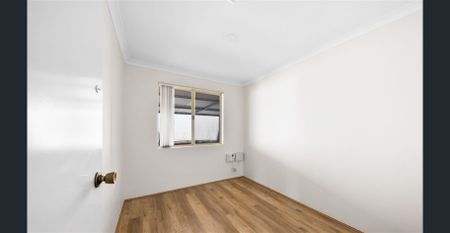 Spacious Family Living in Greenfields! - Photo 4