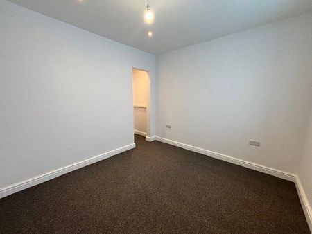 Willoughby Road, Slough, Berkshire, SL3 - Photo 2