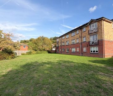 Parry Drive, Weybridge, Surrey, KT13 - Photo 4