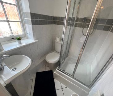 2 bedroom flat to rent - Photo 6