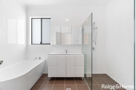 BRAND NEW MODERN TOWNHOUSE - 1 WEEK'S FREE RENT! - Photo 5