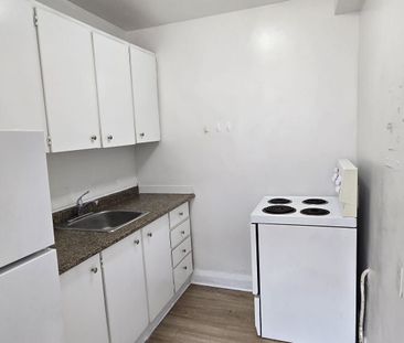 For Lease - 137 Eglinton Avenue Unit# 28, Toronto, Ontario - Photo 1