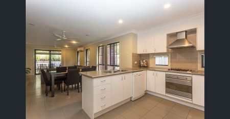 NEAT, COMFORTABLE & CLEAN - Photo 4