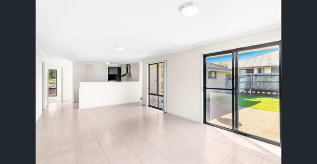 Lovely family in a great location! - Photo 1