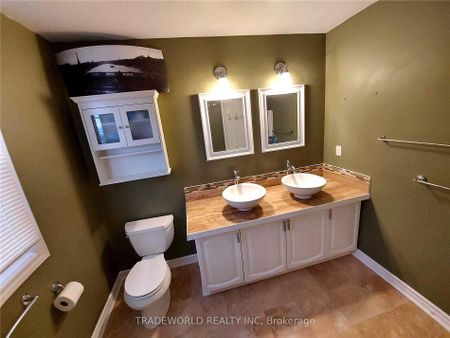 For Lease - 880 Leslie Valley Drive Unit# Main & 2nd, Newmarket, Ontario - Photo 2