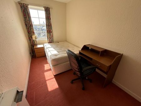 5 bedroom flat to rent - Photo 2
