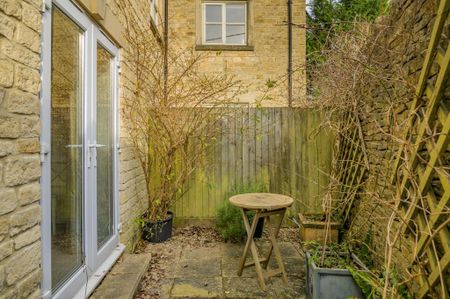 2 bedroom end of terrace house to rent - Photo 2