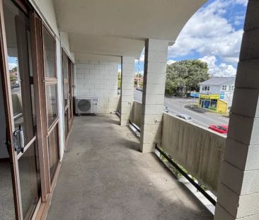 SPACIOUS ONE BEDROOM APARTMENT IN REMUERA - Photo 4