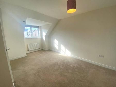 4 bedroom end of terrace house to rent - Photo 2