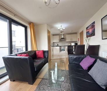 2 bedroom flat to rent - Photo 2