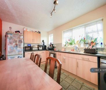 3 bedroom semi-detached house to rent - Photo 5