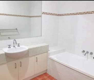 Varsity Lakes - Photo 5