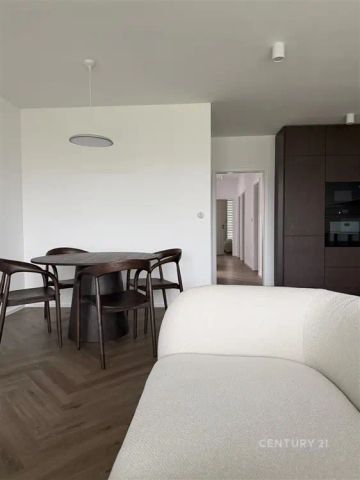 Tato nemovitost, může být právě vaším domovem 4+kk s balkónem, terasou a předzahrádkou, garážovým stáním a velkorysou komorou - Фото 3