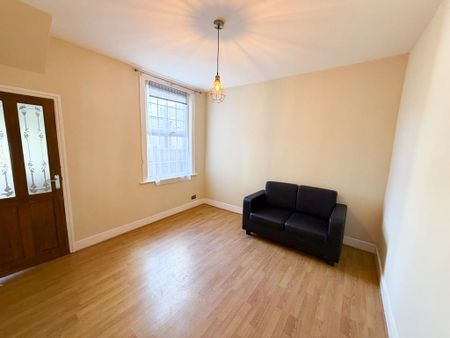 4 bedroom terraced house to rent - Photo 3