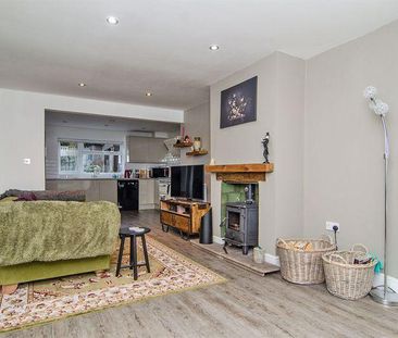 2 bedroom semi-detached house to rent - Photo 3