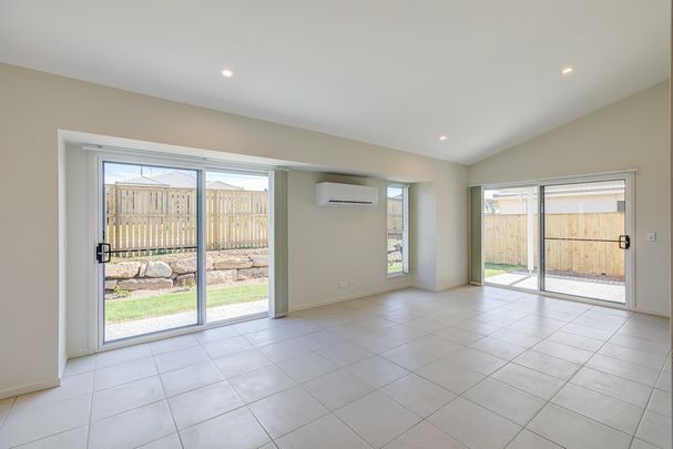 Bright and Beautiful Family Home - Photo 1