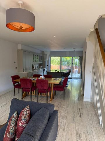 4 bedroom end of terrace house to rent - Photo 4