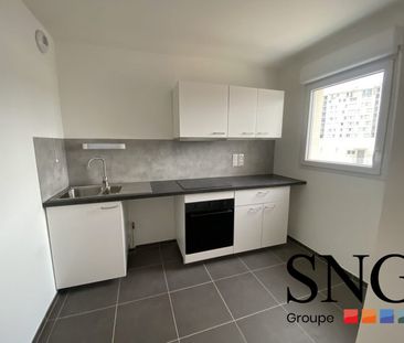 BEAU T4 AVEC LOGGIA ET DEUX PARKINGS - Photo 3