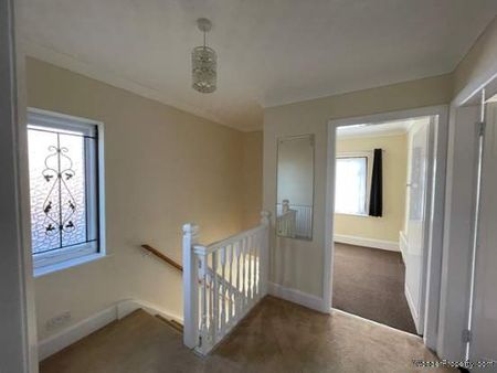 3 bedroom property to rent in Oldbury - Photo 2