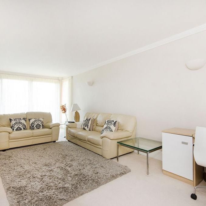 3 bedroom flat to rent - Photo 1