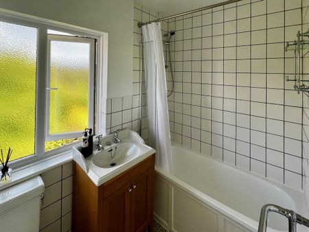 3 bedroom detached house to rent - Photo 2