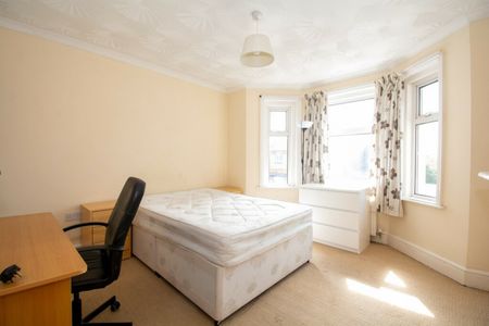 4 Double Bed Student house on Brassey Road - SEE VIDEO TOUR - Photo 2