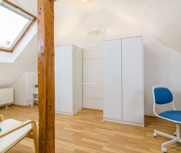 Podkrovní zařízený pokoj k pronájmu Praha 4 - Nusle lokalita Pankrác - Photo 1