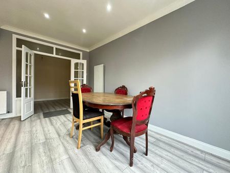 4 bedroom semi-detached house to rent - Photo 2