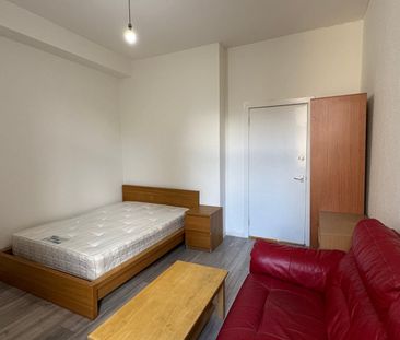 Room in a Shared Flat, Kingarth Street, G42 - Photo 3