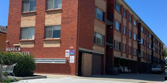 Neat Two Bedroom Top Floor Unit - Photo 3