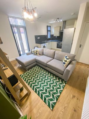 5 bedroom terraced house to rent - Photo 1