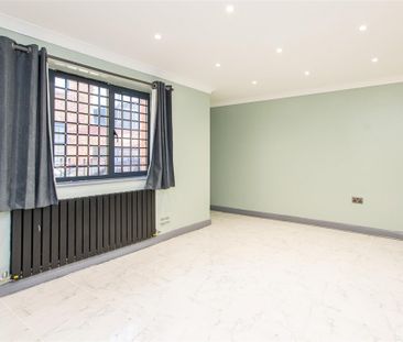 1 bed Flat To Let - Photo 2