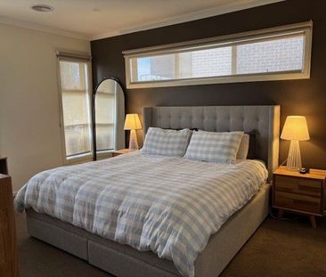 Close proximity to parklands, schools and shopping! - Photo 3