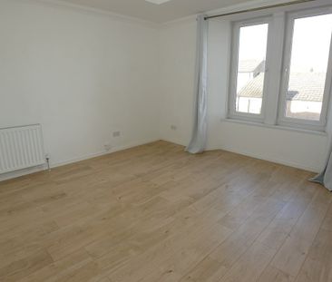 Property to let in Dundee - Photo 2