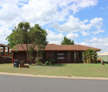 9 Kratzmann Court, Kearneys Spring QLD 4350 - House For Rent | Domain - Photo 1