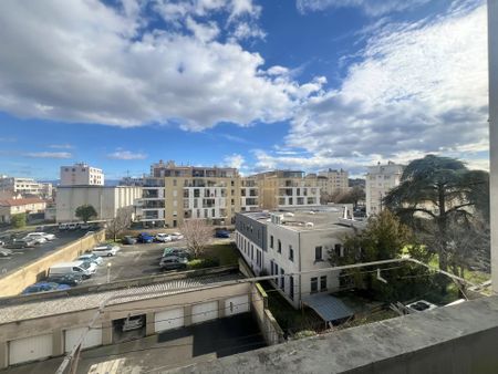 Location Appartement 3 pièces 75m² VALENCE 26000 - Photo 5