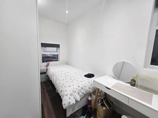 1 bedroom in a flat share to rent - Photo 1