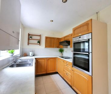 4 bedroom semi-detached house to rent - Photo 5