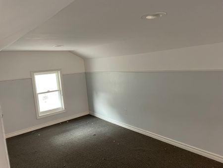 1165 Erie St , 3 Bedroom Rear Rental - Photo 4