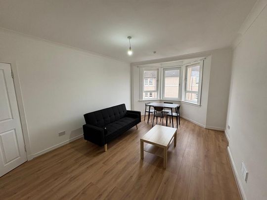 3 bedroom flat to rent - Photo 1