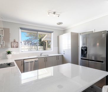 28 Pacific Highway, Blacksmiths NSW 2281 - House For Rent | Domain - Photo 2