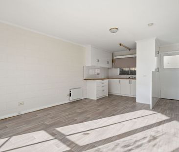 Immaculately presented 1 Bedroom Apartment - Photo 4