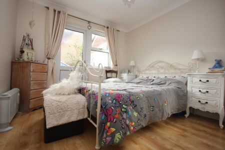 Bainton Mead, Woking - 1 bedroomProperty for lettings - Seymours - Photo 4