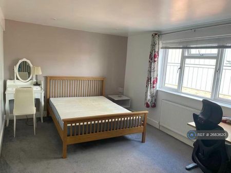 3 bedroom maisonette to rent - Photo 2