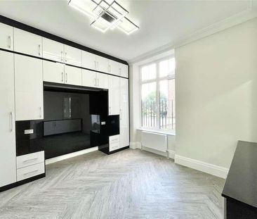 Raised Ground Floor, The Mall, Ealing Broadway, London, W5 - Photo 1