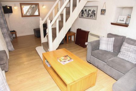 2 bedroom semi-detached house to rent - Photo 2