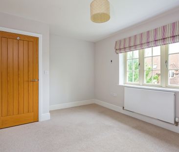 4 bedroom detached house to rent - Photo 4