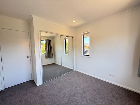 Newly Refurbished 3-Bedroom Duplex Townhouse - Photo 1