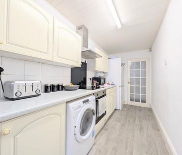 2 bedroom ground floor flat to rent - Photo 6