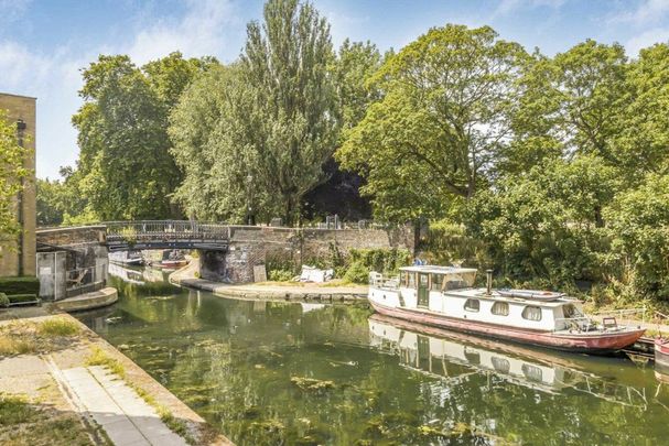 Barge Lane, Victoria Park, E3 - Photo 1